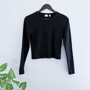 Aritzia Sundeh black cropped long sleeve tee